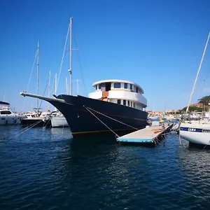Classic Yacht Yanika Yachting Watersport Ets , Villaputzu Italia